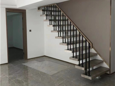 不同类型楼梯的优缺点是什么？
