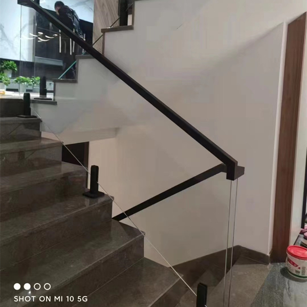 1 (4) 1 (4)