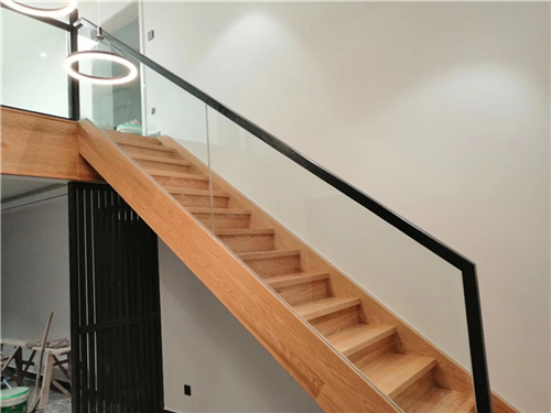 什么材料最适合做楼梯？